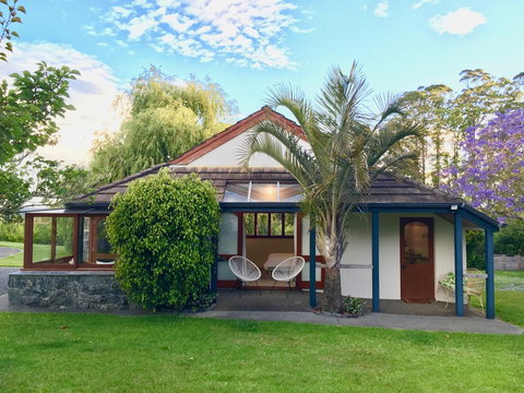 Under The Palm - Charming Cottage In Country Garden - Accommodation New Zealand 0