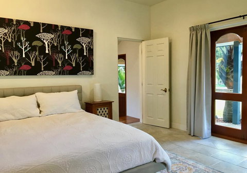 Under The Palm - Charming Cottage In Country Garden - Accommodation New Zealand 3