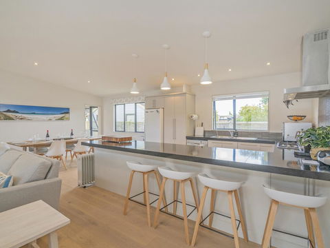 Upsides And Good Vibes - Pauanui Holiday Home - Accommodation New Zealand 3