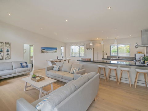 Upsides And Good Vibes - Pauanui Holiday Home - Accommodation New Zealand 1