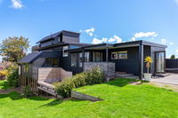 Views on Hilltop - Lake Taupo Holiday Home