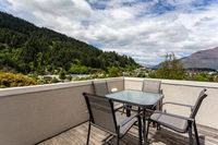 Views over Central Queenstown -walk to town centre