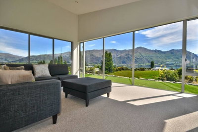 Views Over Lake Wanaka At Peninsula Bay