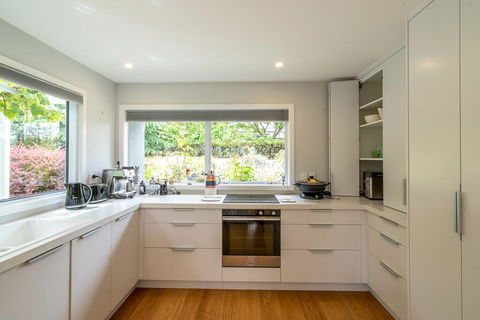 Views, Space, Comfort, The Perfect Holiday Treat - Accommodation New Zealand 1