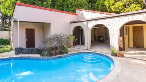 Villa Bush Swimming Pool - Accommodation New Zealand 3