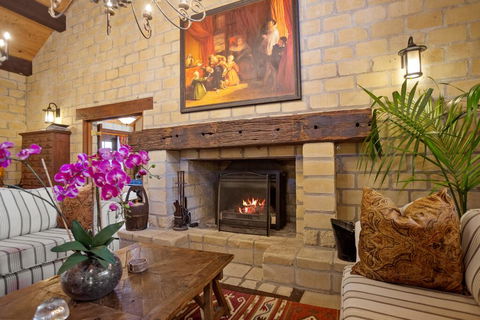 Villa Casa Maria Luxury Farmhouse - Accommodation New Zealand 0
