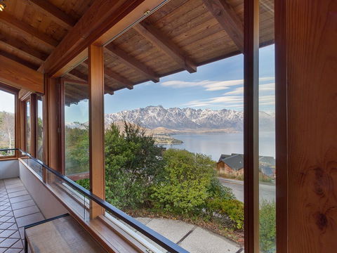 Vista Retreat - Queenstown Holiday Home - Accommodation New Zealand 0