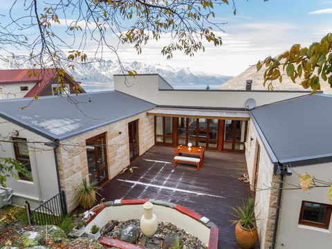Vista Retreat - Queenstown Holiday Home - Accommodation New Zealand 2