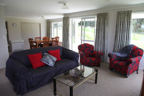Waikawa House - Accommodation New Zealand 1