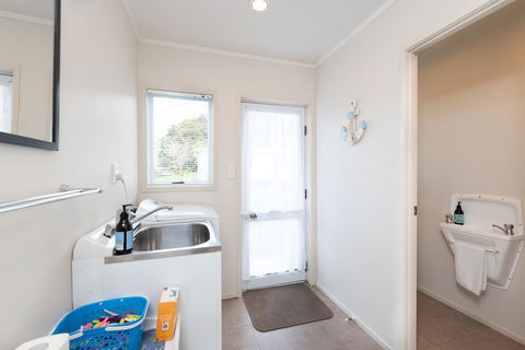 Wairangi Beach Cottage - Paihia Beach House - Accommodation New Zealand 2
