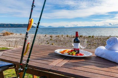 Waitahanui Lakefront Escape - Waitahanui Holiday Home - Accommodation New Zealand 3