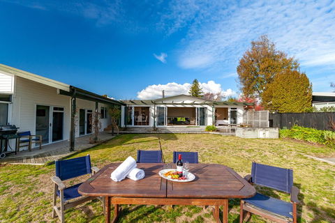 Waitahanui Lakefront Escape - Waitahanui Holiday Home - Accommodation New Zealand 2