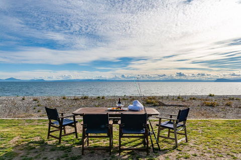 Waitahanui Lakefront Escape - Waitahanui Holiday Home - Accommodation New Zealand 0