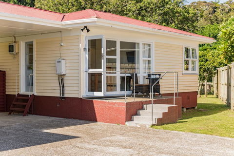 Waitangi Beach Unit A - Accommodation New Zealand 1