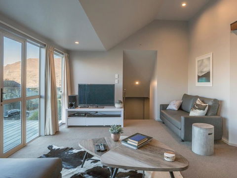 Wakatipu Views - Queenstown Holiday Home - Accommodation New Zealand 1