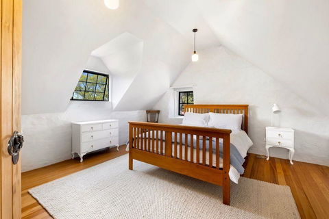 Wanaka Stone Cottage - Wanaka Holiday Home - Accommodation New Zealand 3