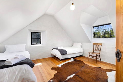 Wanaka Stone Cottage - Wanaka Holiday Home - Accommodation New Zealand 2
