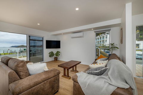 Waterfront Beach House - Paihia Holiday Home - Accommodation New Zealand 1
