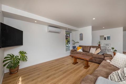 Waterfront Beach House - Paihia Holiday Home - Accommodation New Zealand 3