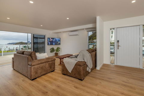 Waterfront Beach House - Paihia Holiday Home - Accommodation New Zealand 2