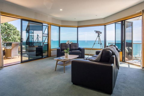 WATERFRONT ON WOOLCOMBE - Accommodation New Zealand 1