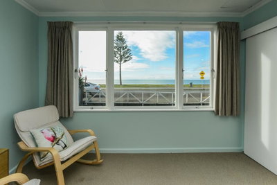 Westshore Beachfront - Napier Holiday Home