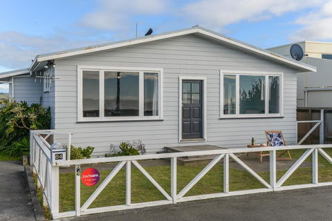 Westshore Beachfront - Napier Holiday Home - Accommodation New Zealand 1