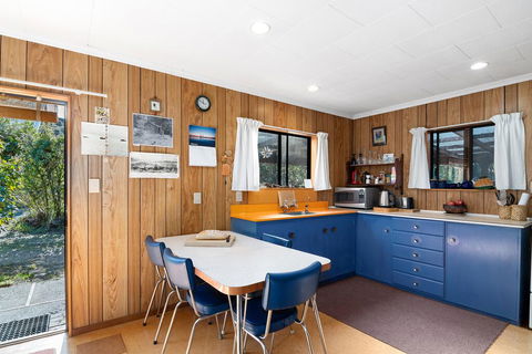 Whare Parauri - Tata Beach Holiday Home - Accommodation New Zealand 3