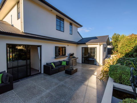Willowridge Escape - Wanaka Holiday Home - Accommodation New Zealand 2