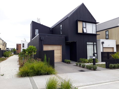 Wonderful Three Bedroom In Hobsonville - Accommodation New Zealand 0
