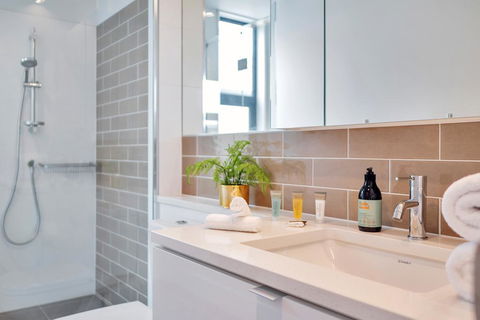 Wonderful Three Bedroom In Hobsonville - Accommodation New Zealand 2