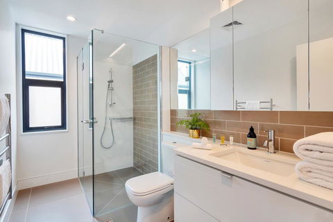 Wonderful Three Bedroom In Hobsonville - Accommodation New Zealand 3