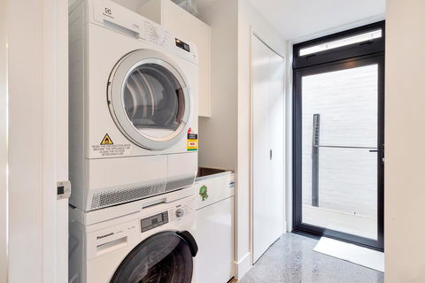 Wonderful Three Bedroom In Hobsonville - Accommodation New Zealand 1