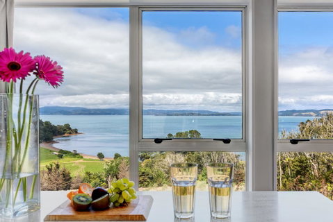Woodside Bay Cottage - Waiheke Holiday Home - Accommodation New Zealand 1