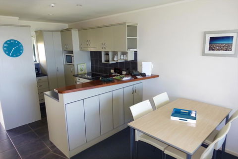 Beachpoint Apartments - Accommodation New Zealand 6