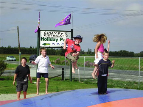 Grumpyâ€™s Geraldine Kiwi Holiday Park And Accommodation - Accommodation New Zealand 3