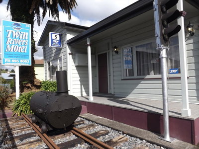 Twin Rivers Motel