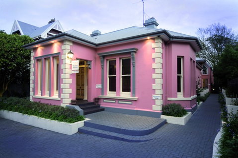 Classic Villa - Accommodation New Zealand 0