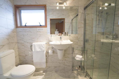 Classic Villa - Accommodation New Zealand 13