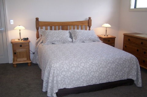 Schist Cottage & Stone Lodge - Accommodation New Zealand 10