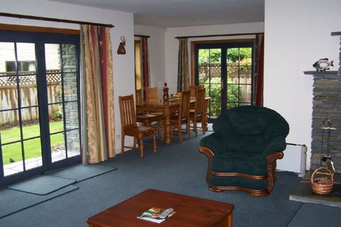 Schist Cottage & Stone Lodge - Accommodation New Zealand 5