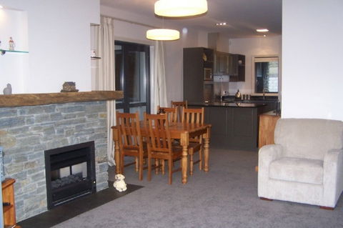 Schist Cottage & Stone Lodge - Accommodation New Zealand 3