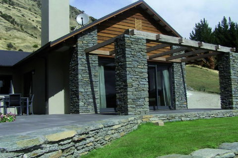 Schist Cottage & Stone Lodge - Accommodation New Zealand 0