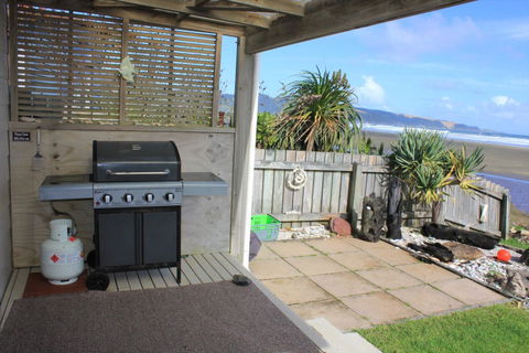 Ahipara Tides Beachfront Accommodation - Accommodation New Zealand 3