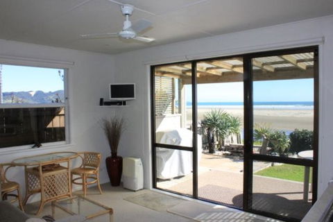 Ahipara Tides Beachfront Accommodation - Accommodation New Zealand 0