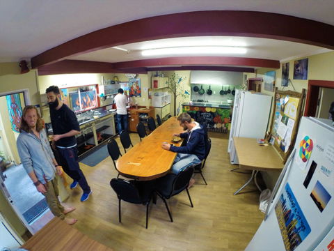 Bazils Hostel & Surf School - Accommodation New Zealand 7