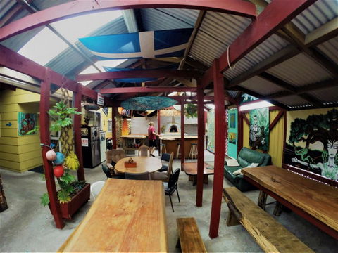 Bazils Hostel & Surf School - Accommodation New Zealand 2