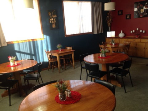New Commercial Hotel - Accommodation New Zealand 8