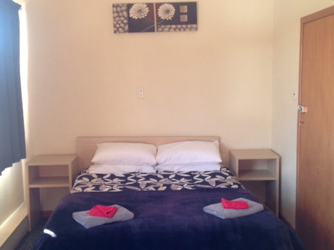 New Commercial Hotel - Accommodation New Zealand 2