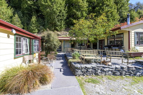 YHA Kinloch Lodge - Accommodation New Zealand 11